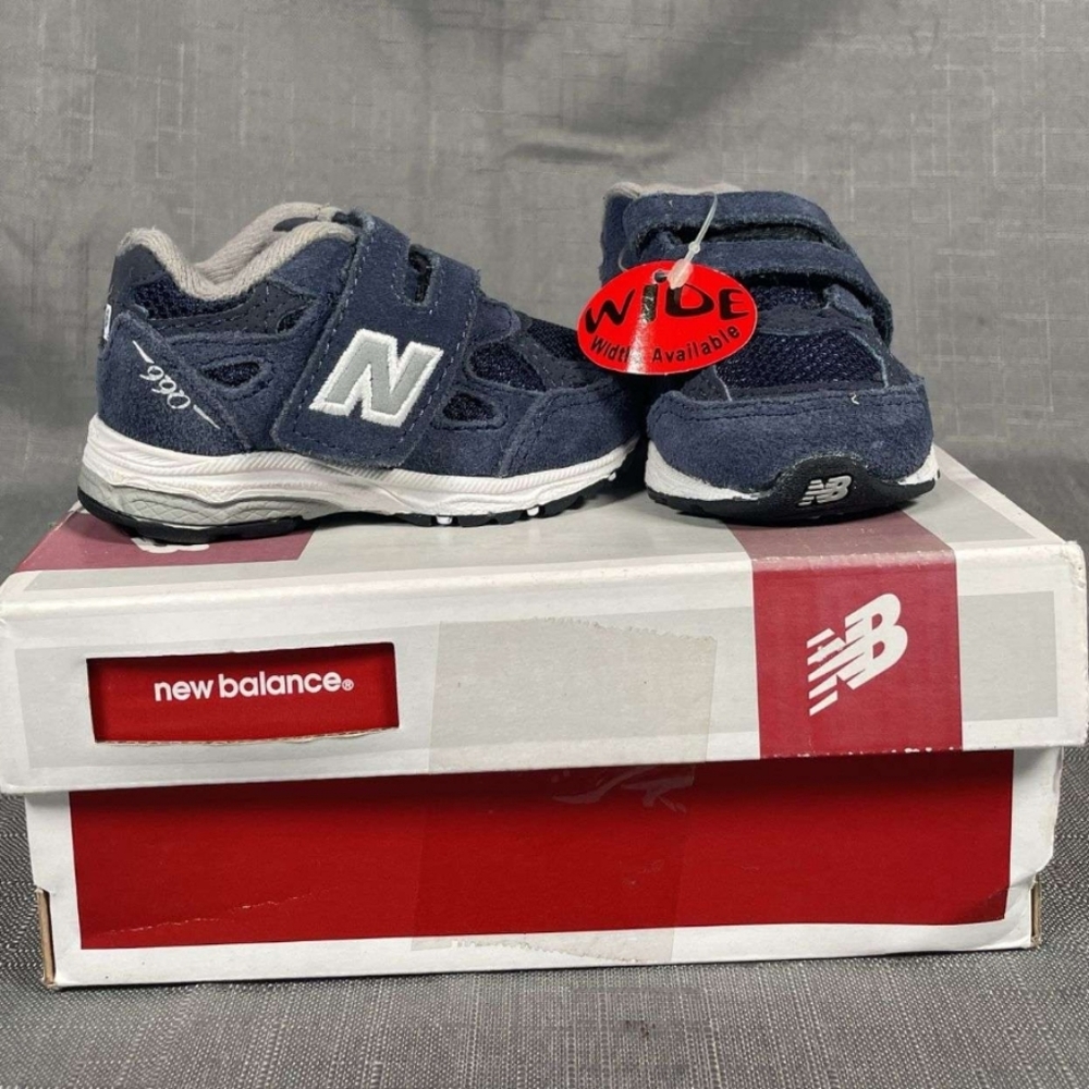 New Balance 2 WIDE Baby Shoe in Navy